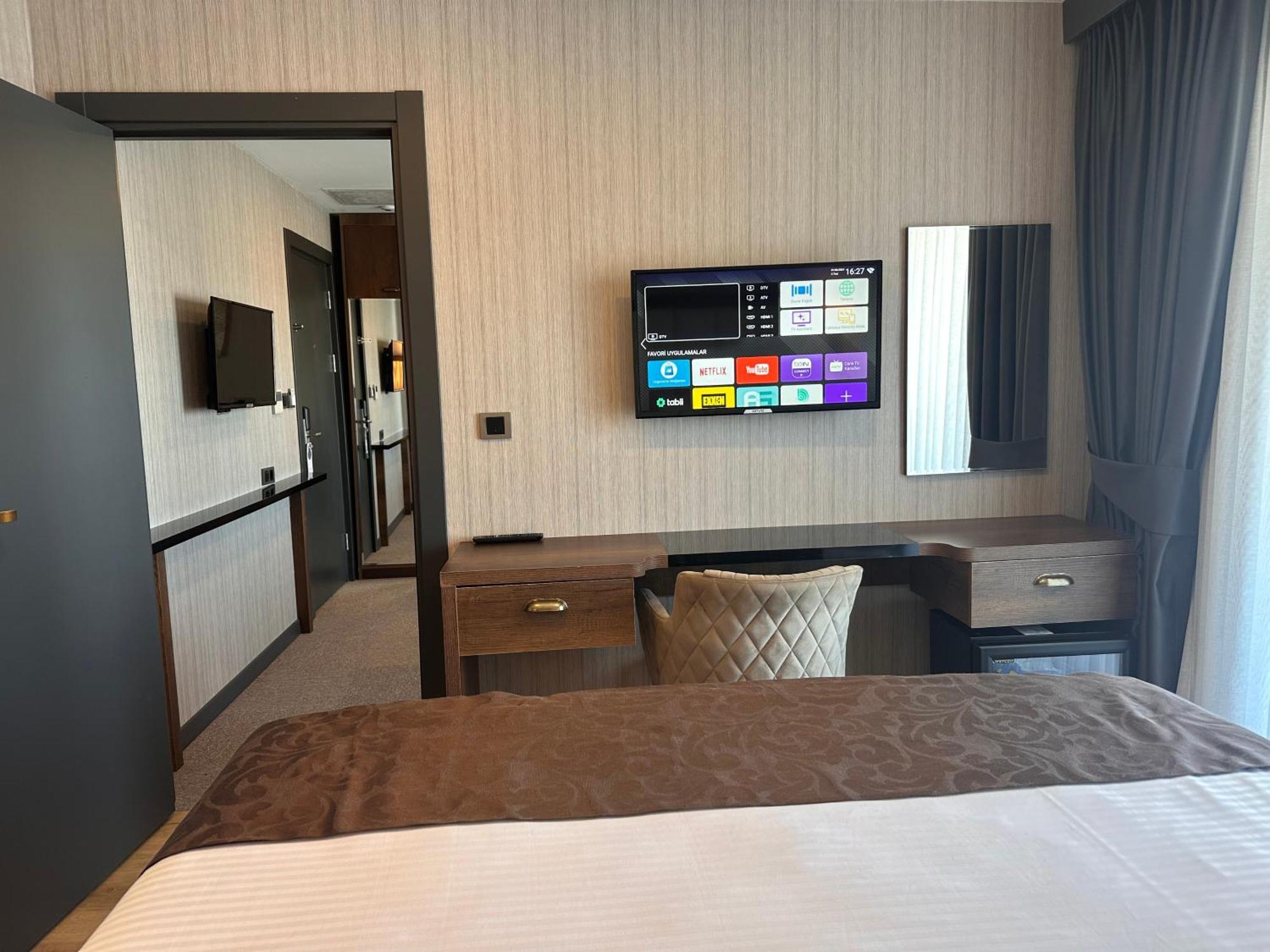 Trademark Collection By Wyndham Operla Airport